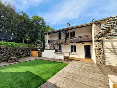 Maison en pierre - 244 m² - 10 pièces