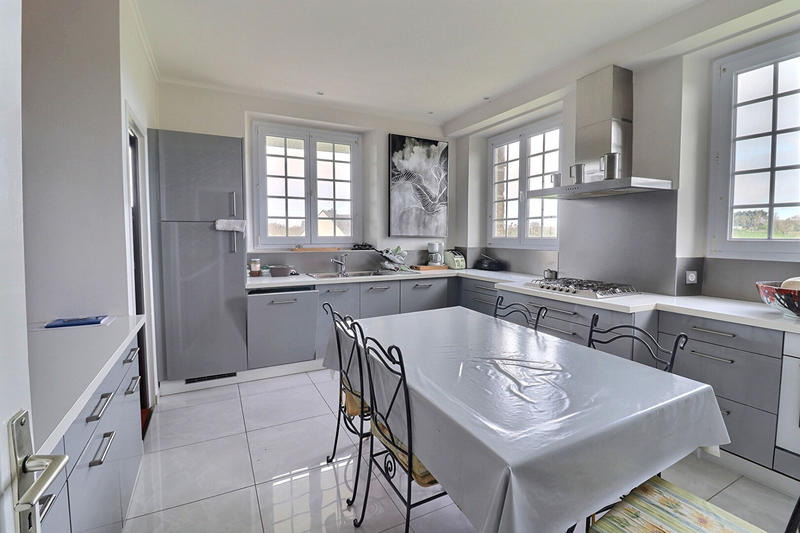 Maison - 311 m² - 10 pièces