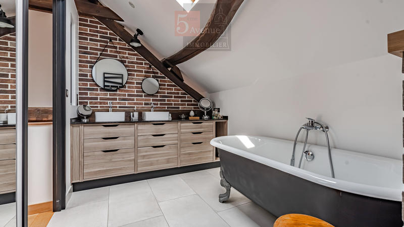 Maison - 550 m² - 15 pièces