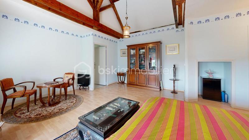 Maison - 241 m² - 8 pièces