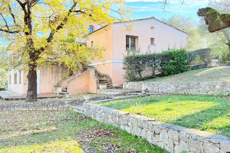 Maison - 204 m² - 6 pièces