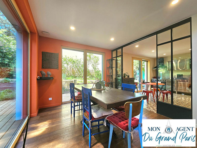 Maison - 230 m² - 8 pièces