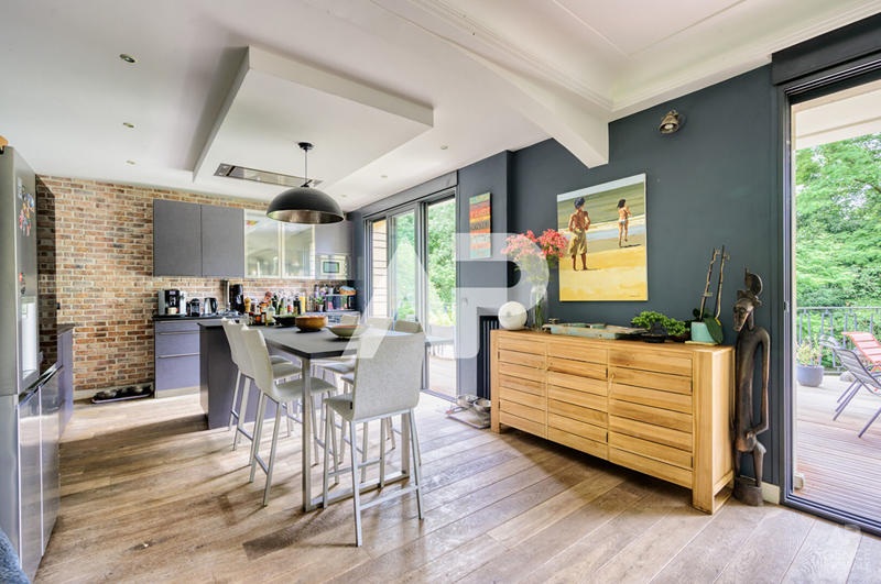 Maison - 278 m² - 11 pièces