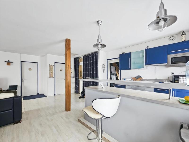 Maison - 260 m² - 10 pièces