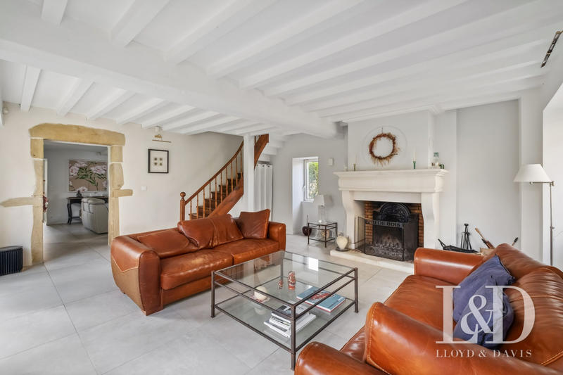 Maison - 280 m² - 9 pièces