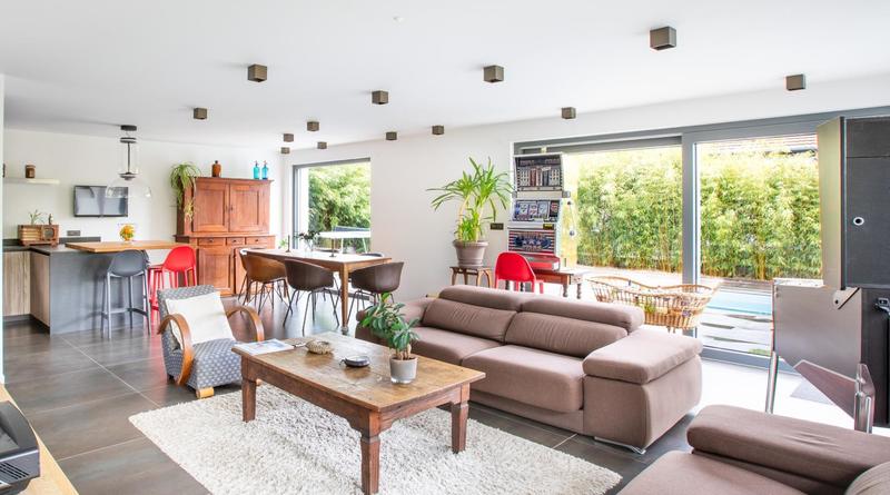 Maison - 240 m² - 10 pièces