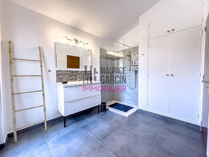 Maison - 211 m² - 6 pièces