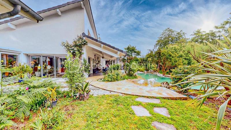 Propriété - 450 m² - 9 pièces