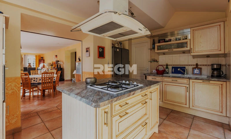 Propriété - 8 191 m² - 11 pièces