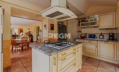 Propriété - 8 191 m² - 11 pièces