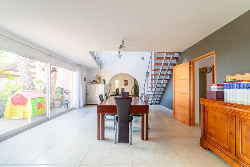 Villa - 230 m² - 6 pièces