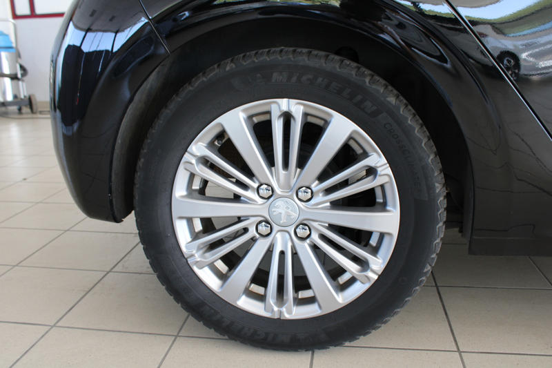 Peugeot 208 Puretech 82 €6.c Allure