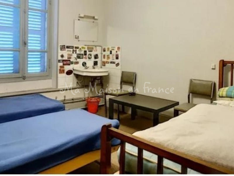 Maison - 250 m² - 12 pièces