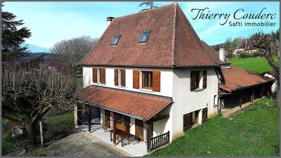 Maison - 181 m² - 10 pièces