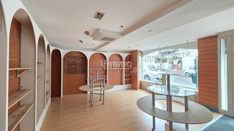 Local commercial - 172 m² - 6 pièces