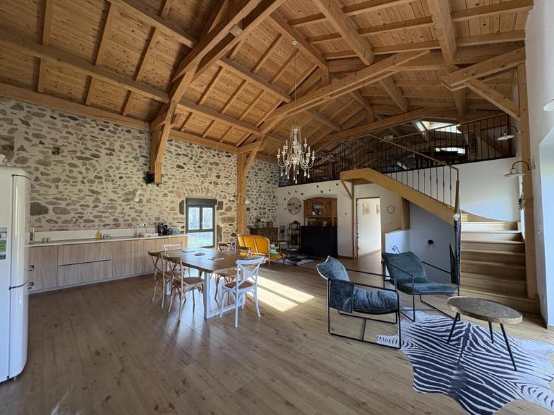 Maison - 160 m² - 4 pièces