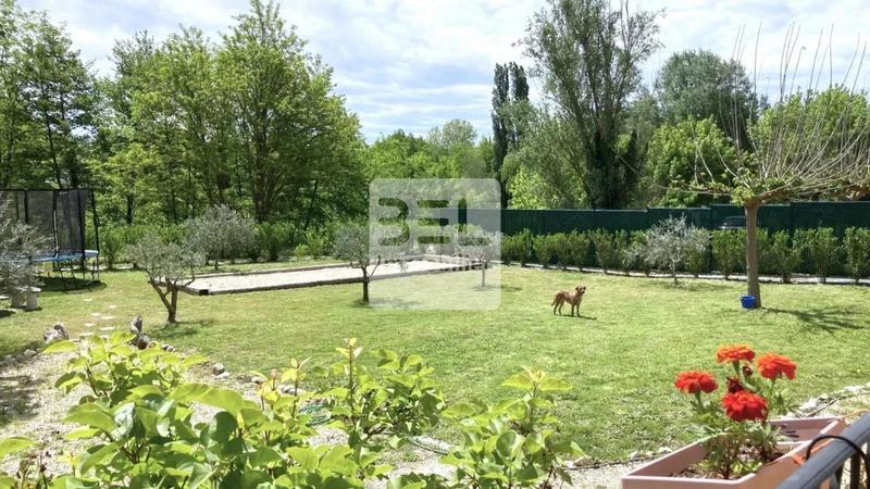 Villa - 161 m² - 11 pièces