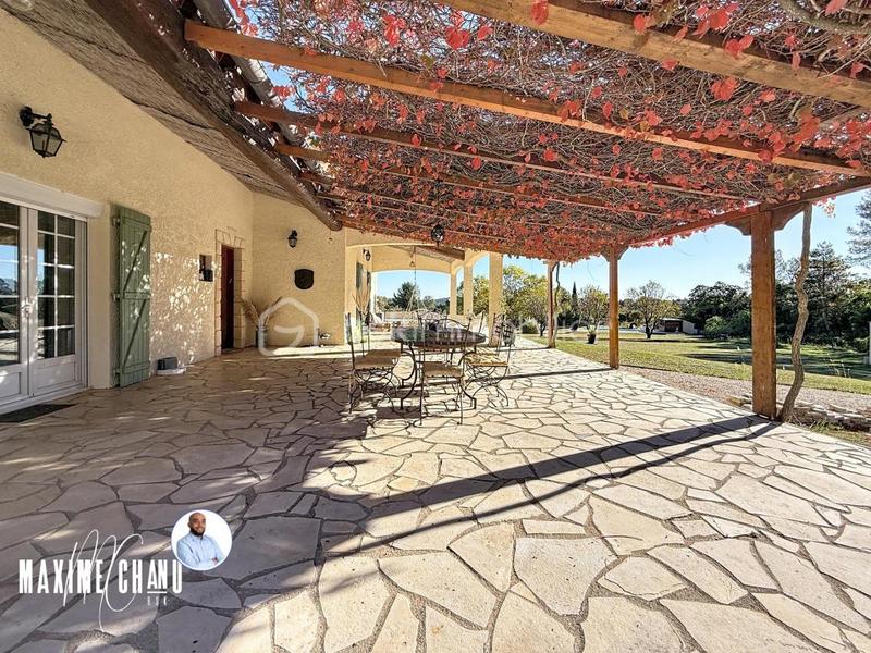 Propriété - 285 m² - 6 pièces