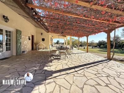 Propriété - 285 m² - 6 pièces