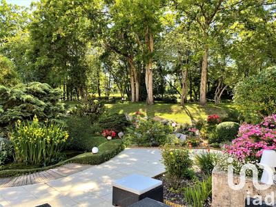 Maison - 280 m² - 9 pièces