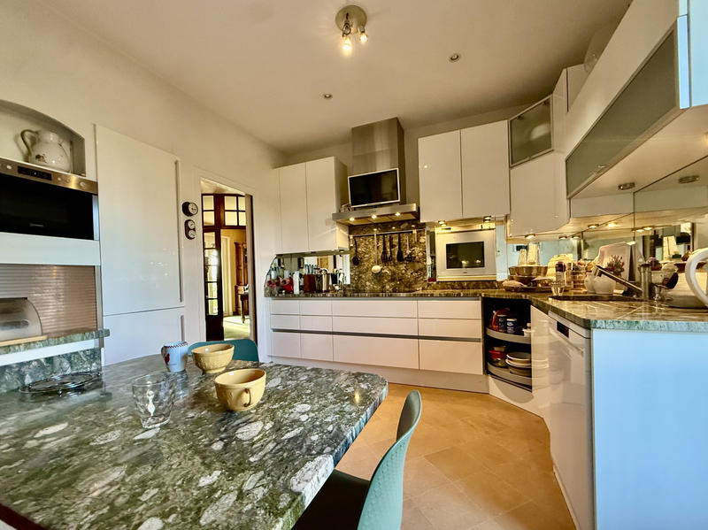 Maison - 205 m² - 8 pièces