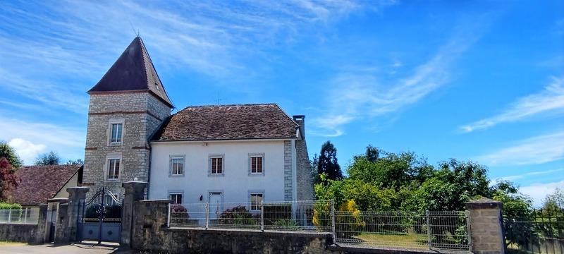 Maison - 240 m² - 10 pièces