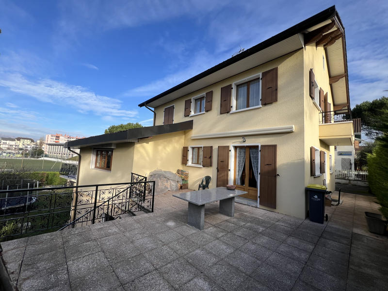 Maison - 287 m² - 10 pièces