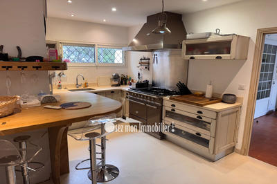 Maison - 220 m² - 7 pièces