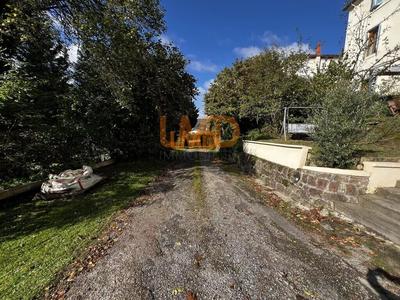 Propriété - 245 m² - 9 pièces