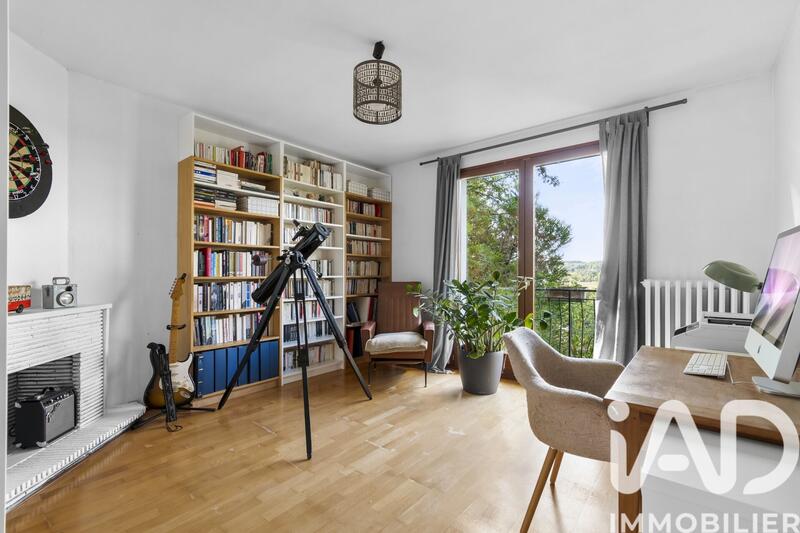 Maison - 230 m² - 8 pièces