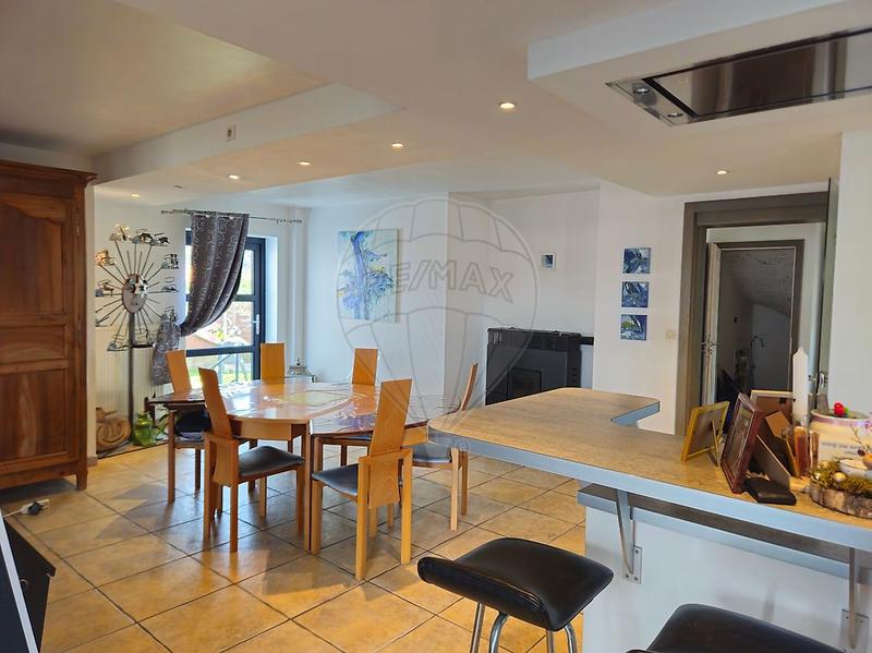 Maison - 208 m² - 7 pièces