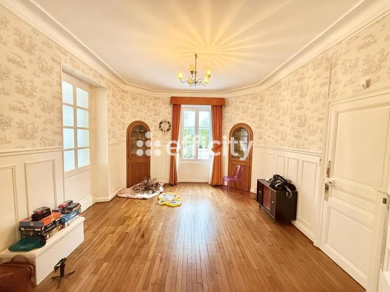 Demeure - 395 m² - 12 pièces