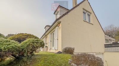 Maison - 137 m² - 6 pièces