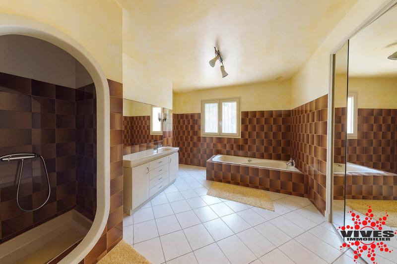 Maison - 220 m² - 5 pièces