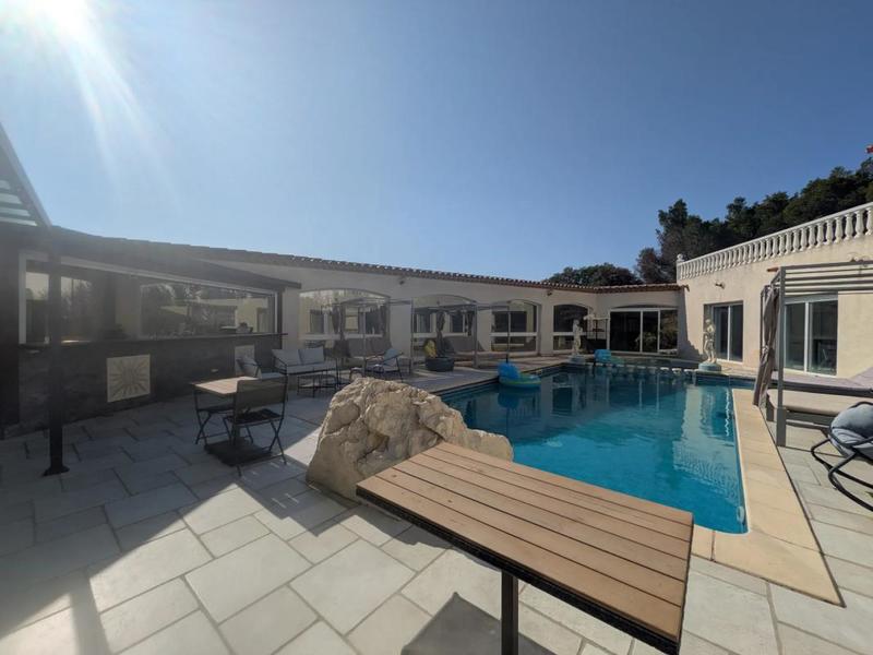 Propriété - 547 m² - 15 pièces