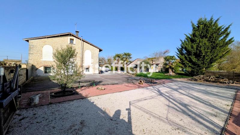 Maison - 413 m² - 8 pièces