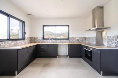 Maison - 266 m² - 5 pièces