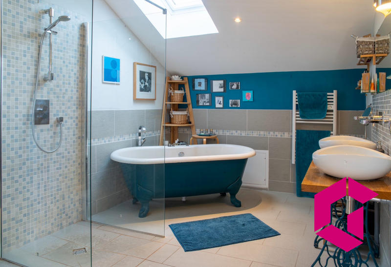 Maison - 322 m² - 6 pièces