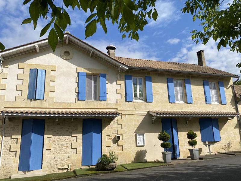 Maison - 300 m² - 7 pièces