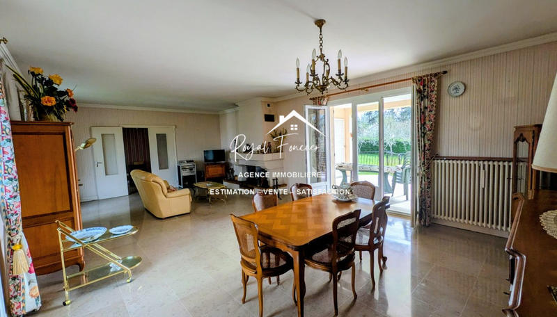 Maison - 300 m² - 10 pièces