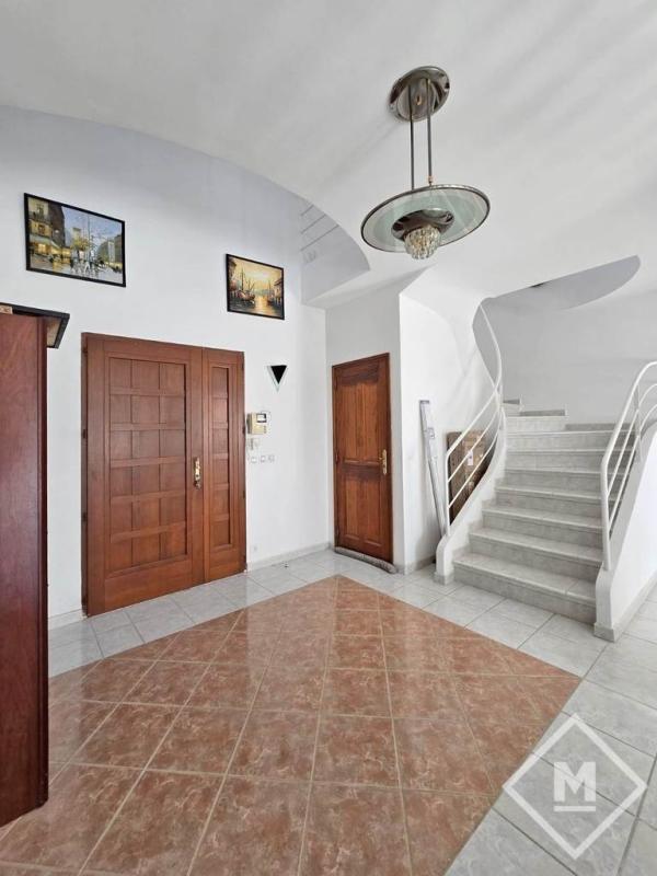 Maison - 478 m² - 8 pièces