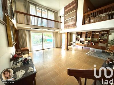 Maison de maîtres - 359 m² - 10 pièces