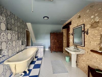 Maison - 286 m² - 10 pièces