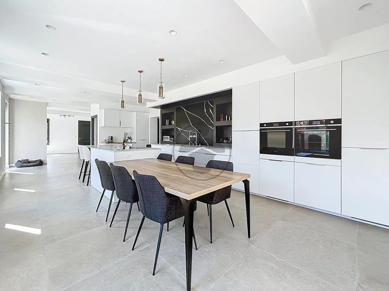 Maison - 183 m² - 6 pièces