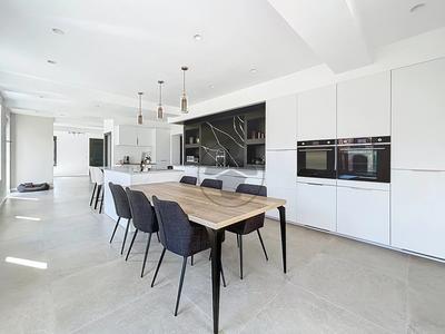 Maison - 183 m² - 6 pièces