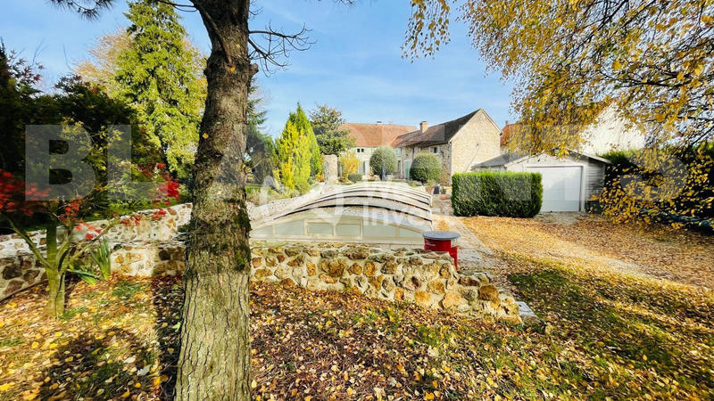 Maison - 261 m² - 8 pièces