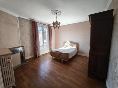 Maison - 195 m² - 7 pièces