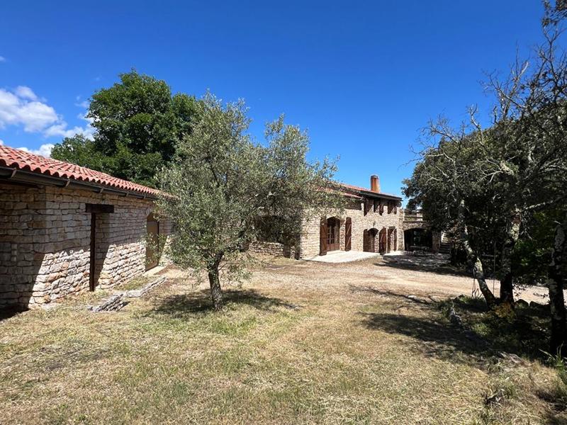 Maison en pierre - 140 m² - 7 pièces