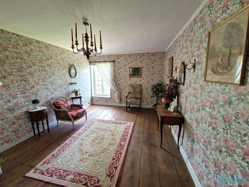 Maison - 300 m² - 13 pièces