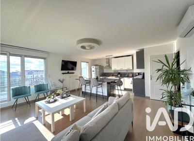 Appartement - 99 m² - 5 pièces